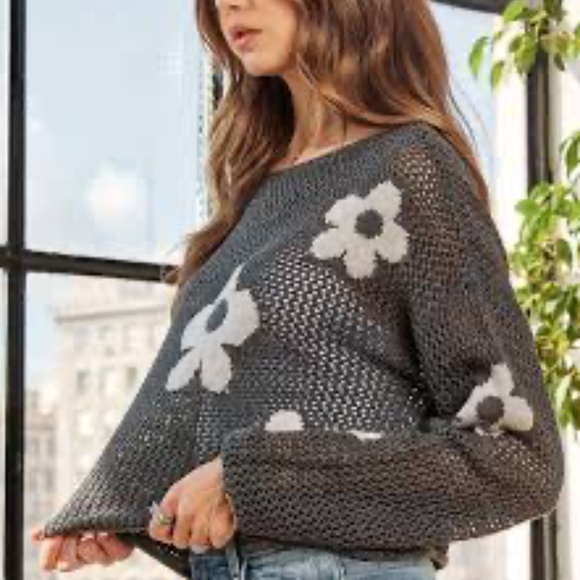 ADORA dark gray loose knit cropped sweater with light gray flowers - Picture 5 of 7